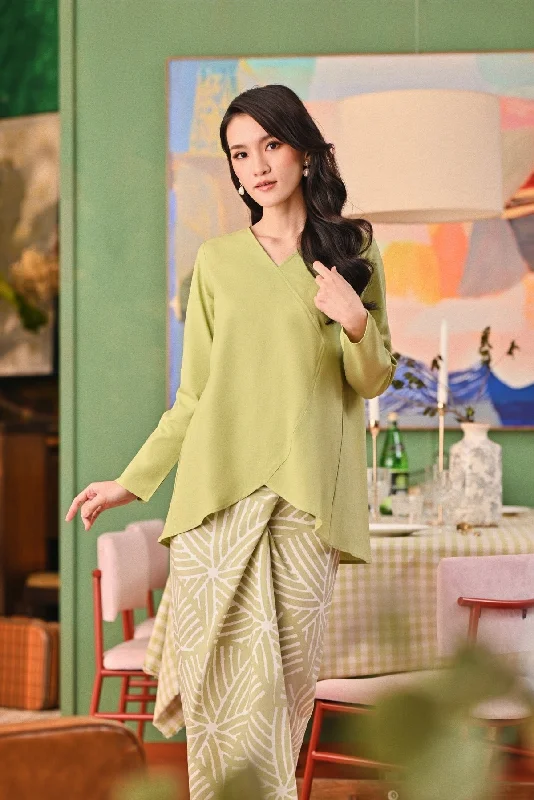 The Capai Women Caya Blouse - Tea Green Lightweight Floral Blouse