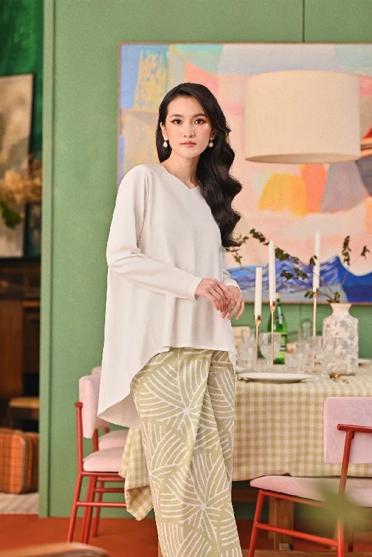 The Capai Women Foxy Blouse - White Flowy Bohemian Blouse