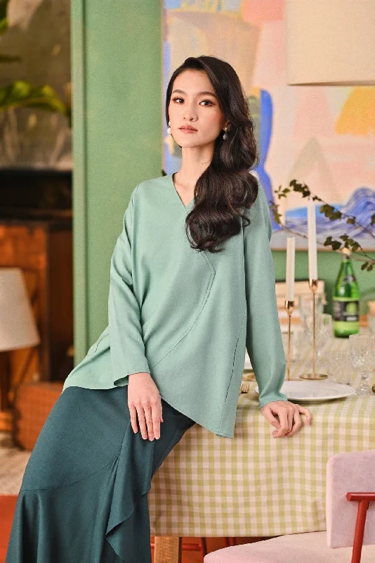 The Capai Women Caya Blouse - Vegan Green Silky Tunic Blouse