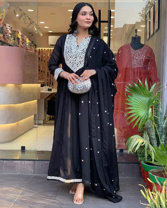 Kurta with hand with Embroidery work detailing on women's printed cotton kurta & pant or dupatta set Stretch Fit Pants
