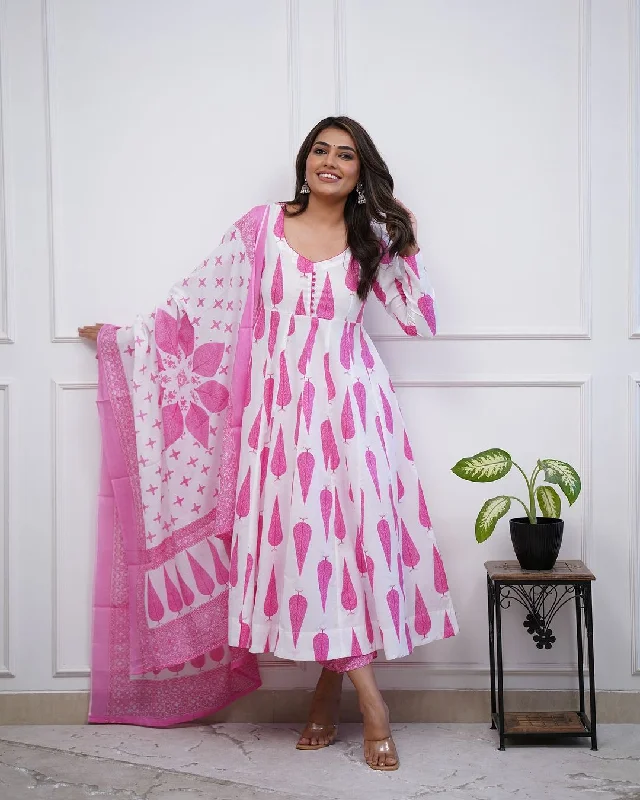 New Trending Cotton Suit set in Printed New design kurta Pant with Dupatta Classic Straight-Leg Pants New Trending Cotton Suit set in Printed New design kurta Pant with Dupatta Classic Straight-Leg Pants