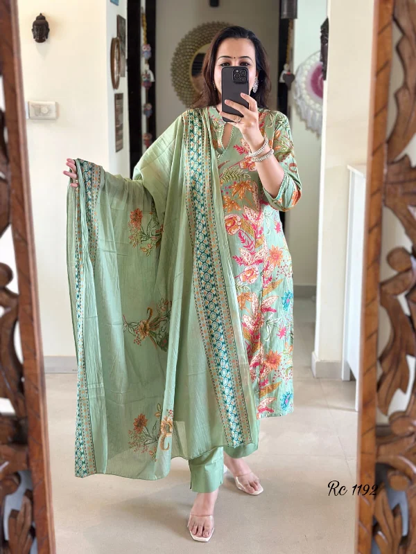 Featuring beautiful Heavy Suit Set which is beautifully decorated with handwork weaving and prints. It is paired with matching pants and dupatta. Soft Stretch Pants Featuring beautiful Heavy Suit Set which is beautifully decorated with handwork weaving and prints. It is paired with matching pants and dupatta. Soft Stretch Pants
