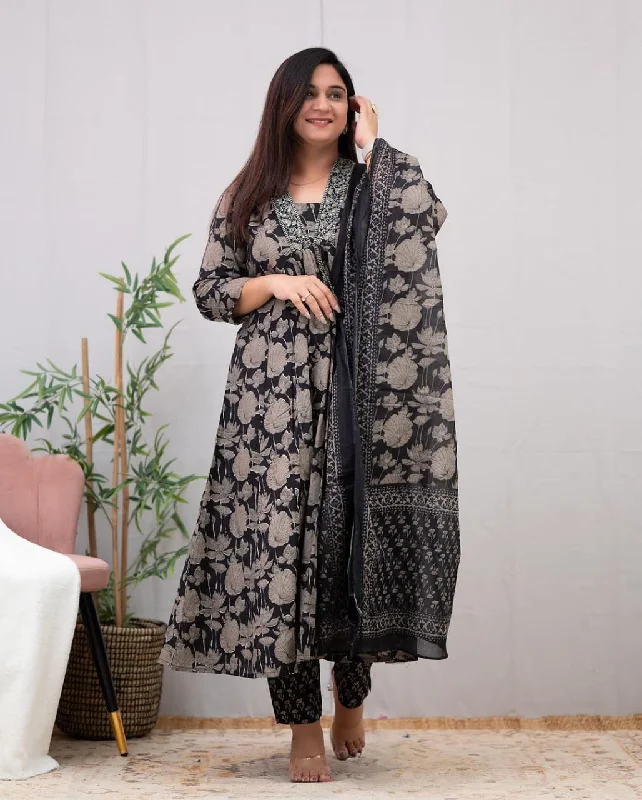 Look stylish in our new Hand Block print Long slit Cotton 60'60 A,line kurta pant & Duppata for all day comfort Comfy Athletic Pants Look stylish in our new Hand Block print Long slit Cotton 60'60 A,line kurta pant & Duppata for all day comfort Comfy Athletic Pants
