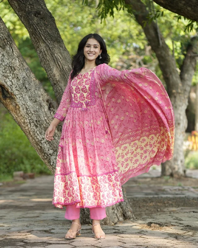 COTTON 60/60 Anarkali kurta with heavy embroidery work neckline all over , COTTON pant and matching malmal dupatta Relaxed Casual Leggings COTTON 60/60 Anarkali kurta with heavy embroidery work neckline all over , COTTON pant and matching malmal dupatta Relaxed Casual Leggings