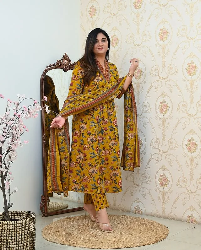 This A-line pant set is perfect for the summer season with its vibrant floral print and confident pocket one side. Cozy Full-Length Pants This A-line pant set is perfect for the summer season with its vibrant floral print and confident pocket one side. Cozy Full-Length Pants