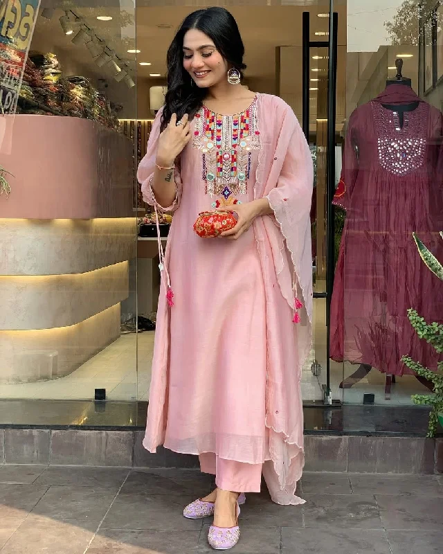 Best heavy Bangalore dup Chanderi fabric kurti with pant and latkan Dupatta Relaxed Linen Pants Best heavy Bangalore dup Chanderi fabric kurti with pant and latkan Dupatta Relaxed Linen Pants