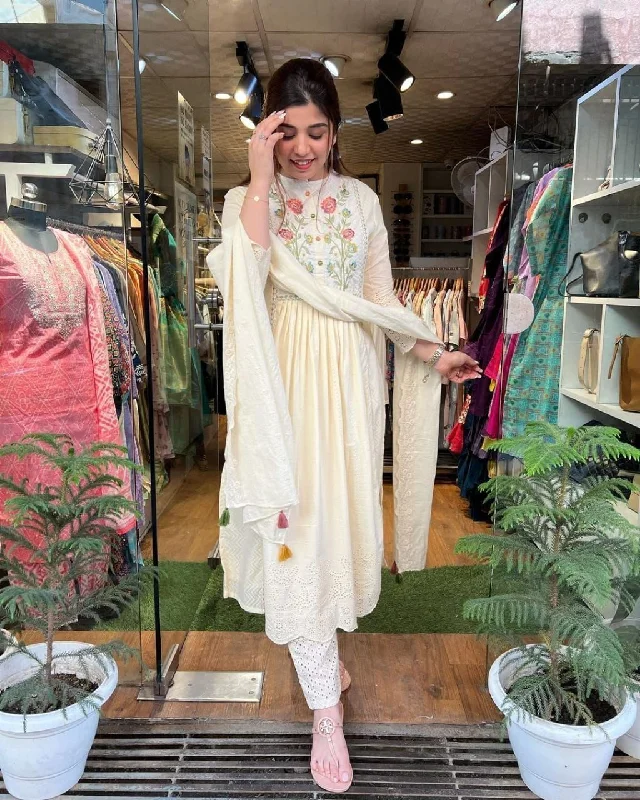 Cotton chikankari embroidered kurta with pants and stall dupatta will make you look the best. (SWRD39) Wide-Legged Palazzos Cotton chikankari embroidered kurta with pants and stall dupatta will make you look the best. (SWRD39) Wide-Legged Palazzos