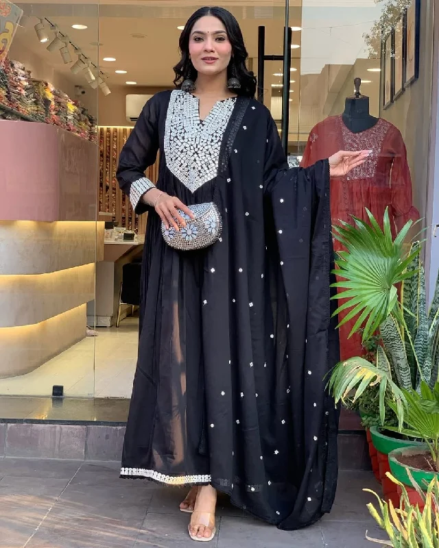 Kurta with hand with Embroidery work detailing on women's printed cotton kurta & pant or dupatta set Relaxed Lounge Trousers Kurta with hand with Embroidery work detailing on women's printed cotton kurta & pant or dupatta set Relaxed Lounge Trousers
