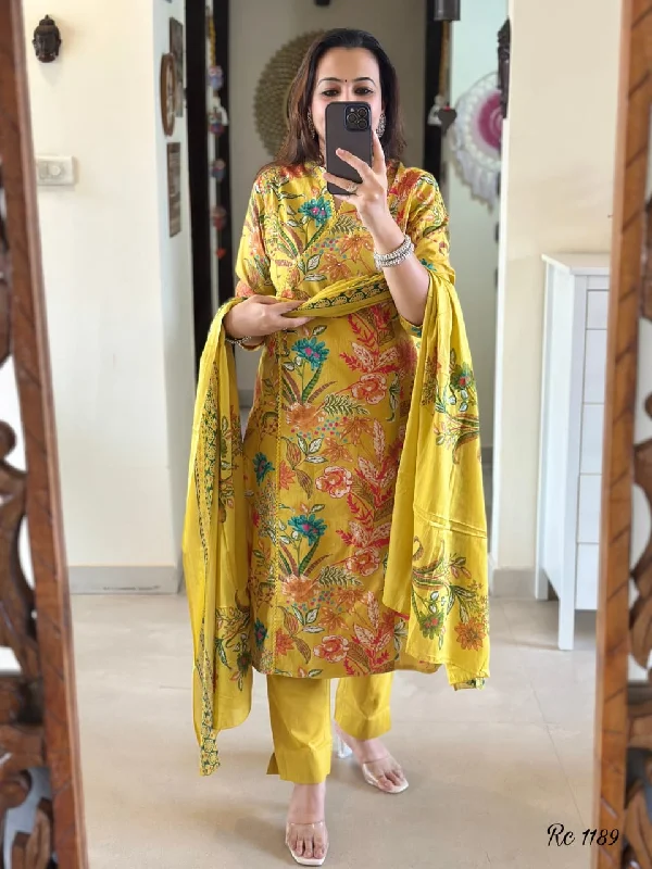 Featuring beautiful Heavy Suit Set which is beautifully decorated with handwork weaving and prints. It is paired with matching pants and dupatta. Elegant Wool Trousers Featuring beautiful Heavy Suit Set which is beautifully decorated with handwork weaving and prints. It is paired with matching pants and dupatta. Elegant Wool Trousers