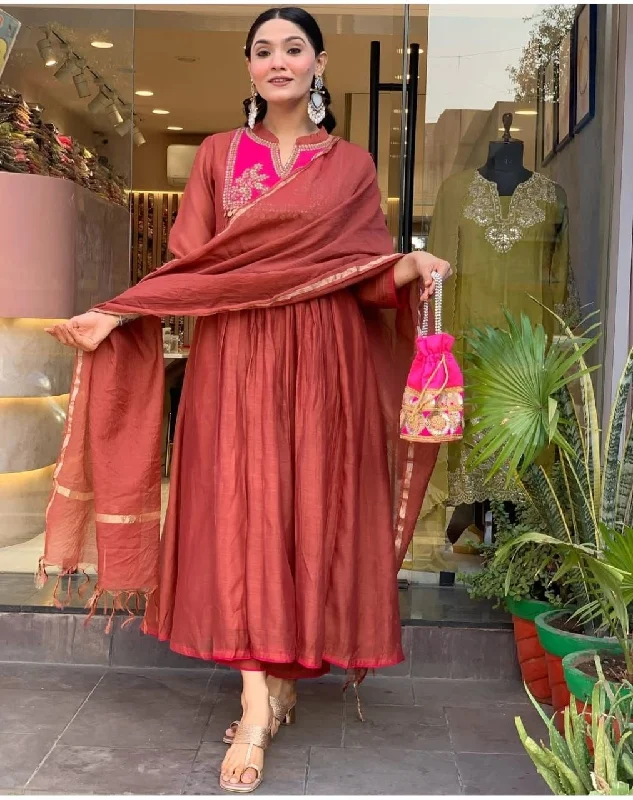Shop our latest collection of Chanderi suit with cotton pant and dupatta 💗 Chic Capri Pants Shop our latest collection of Chanderi suit with cotton pant and dupatta 💗 Chic Capri Pants