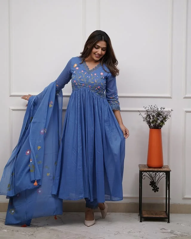 Featuring beautiful embroidery with suqes Heavy Suit which is beautifully decorated It is paired with matching pants Formal Slim Pants