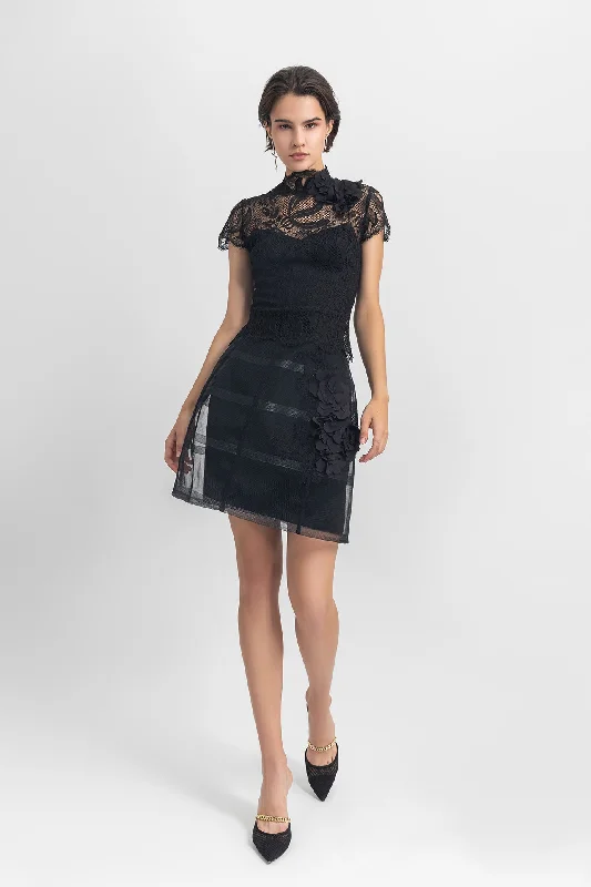 High-neckline lace top, paired with a cage-like skirt with flower details on the side chiffon skirt airy