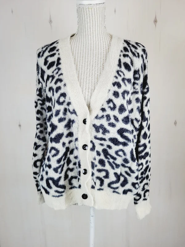DAZY ANIMAL PRINT SOFT SWEATER LADIES MEDIUM PRE-LOVED Spandex Blend Rayon Blend Denim Blend DAZY ANIMAL PRINT SOFT SWEATER LADIES MEDIUM PRE-LOVED Spandex Blend Rayon Blend Denim Blend