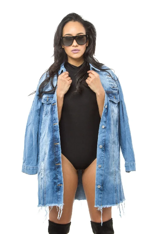 THE MYSTYLEMODE DENIM FRAYED AND DISTRESSED OVERSIZED JEAN JACKET Zippered Front Buttoned Front Snap Front THE MYSTYLEMODE DENIM FRAYED AND DISTRESSED OVERSIZED JEAN JACKET Zippered Front Buttoned Front Snap Front