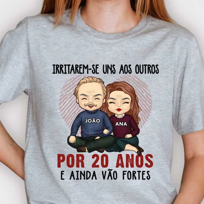 Irritarem-Se Uns Aos Outros Por Muitos Anos E Ainda Vão Fortes - Anniversary Gifts, Gift For Couples, Husband Wife - Personalized Unisex T-shirt Portuguese