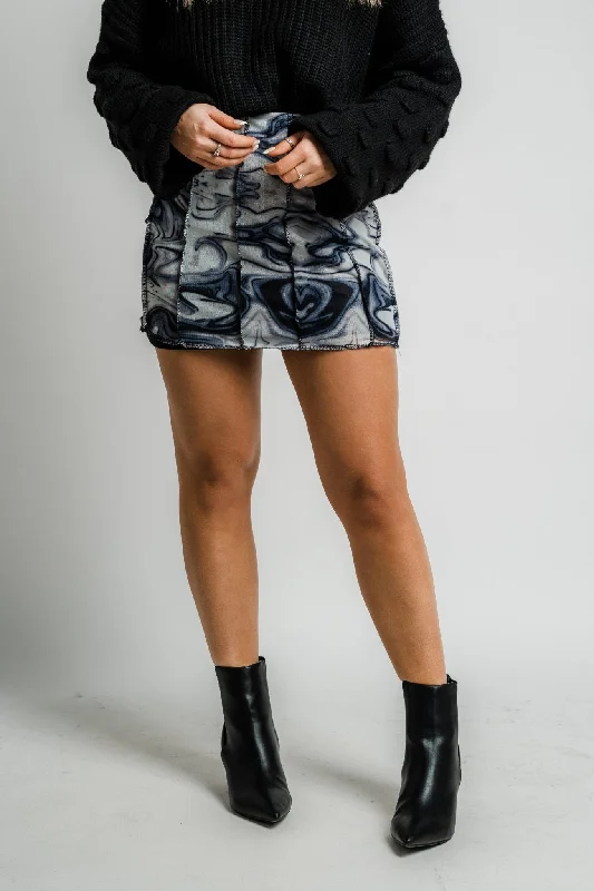 Exposed stitch swirl skirt black